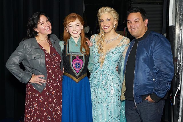 It's always super duper hygge when Kristen and Bobby Lopez (aka mom and dad) stop by the show! 💙 #FrozenTour