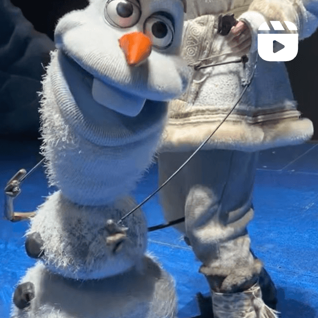 Olaf presents… @newsies ⛄️📰